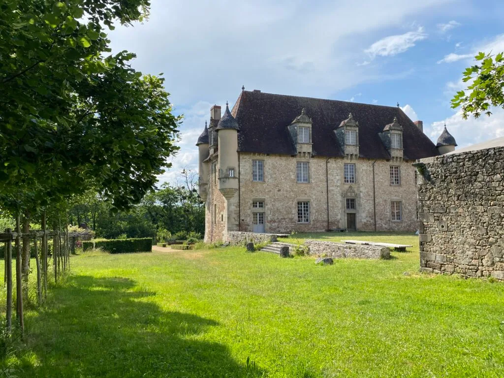 4. Le château